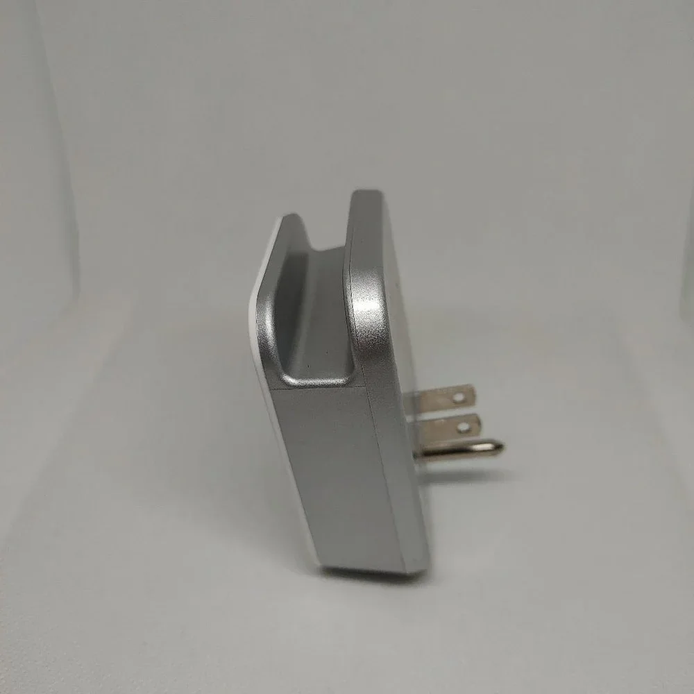 Dual usb & wall outlet charger 3.1 amp